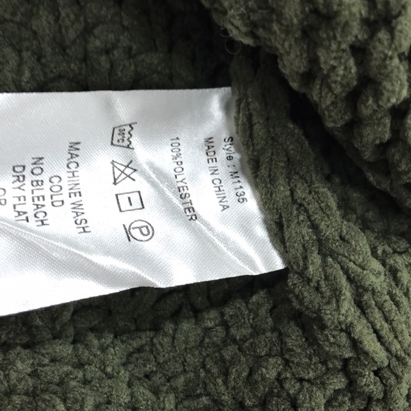 🎁Just Madison Chunky Turtleneck Cable Knit Sweater - Picture 4 of 6